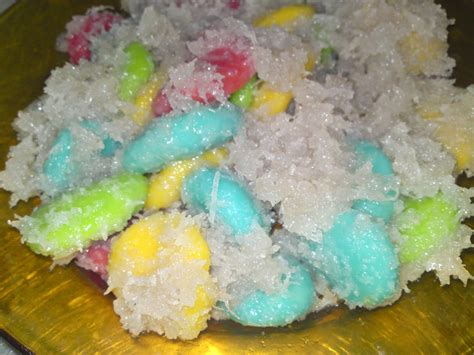 Bahan a, 19 gr bunga telang berat kering, 450 gr air, bahan b, 1 bh/387gr kelapa yg tuanya sedang saja, buang kulit, parut, 120 gr gula aren, iris, 50 gr air, 4 gr garam, 2 bh daun pandan, potong2, bahan c, 500 gr tepung ketan putih, 30 gr tepung beras, 5 gr garam. DARI DAPUR ORANG KAMPUNG: PUTERI MANDI (TTERI MANDI)