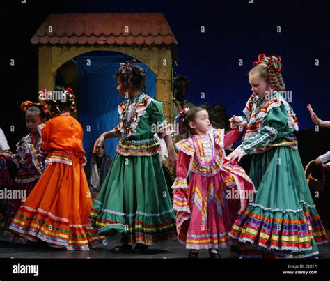 Los Quetzales Bailes Focloricos Mexicanos Dance Fiesta De Los Reyes
