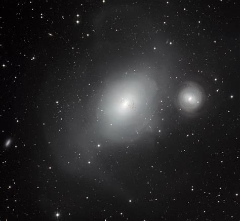 The Contrasting Galaxies Ngc 1316 And 1317 This New Image Flickr