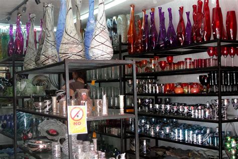 Tonalá es el lugar donde se vuelve arte la alfarería, el hierro forjado, la cerámica y el vidrio. Colores de México: Tianguis de Tonalá - Desde Jalisco