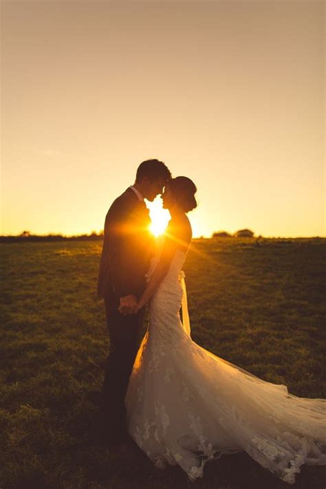 ️ 20 Stunning Romantic Sunset Wedding Photo Ideas Hi Miss Puff