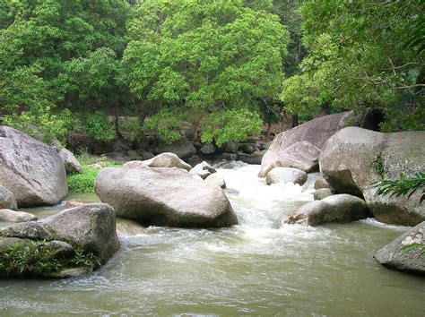 Lawang sewu menjadi salah satu spot terbaik untuk mengabadikan momen bahagiamu, termasuk momen pernikahan. File:Alam semulajadi sekitar hilir Air Terjun Chamang, Bentong, Pahang.JPG - Wikimedia Commons