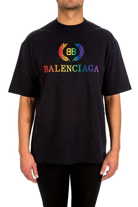 Shop gifts for father's day. Balenciaga T-shirt | Credomen