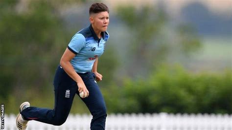 England Academy Squad Lauren Bell And Issy Wong Included For 2019 20