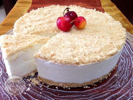 Gato au fromage avec fraise / fruit de la passion. עוגת גבינה פירורים קרה לשבועות.. מדהימה !! | אמהות מבשלות ביחד