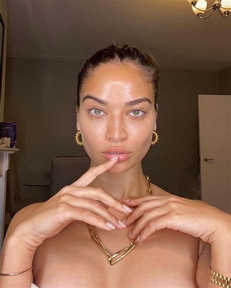 Shanina Shaik Sexy In Jacket Over Her Naked Body Photos The Fappening