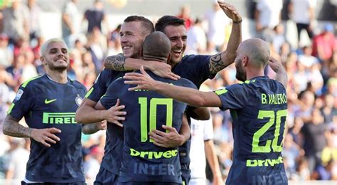 Complete overview of crotone vs inter (serie a) including video replays, lineups, stats and fan opinion. Inter Milan Vs Crotone : Serie A Lautaro Martinez Hat ...
