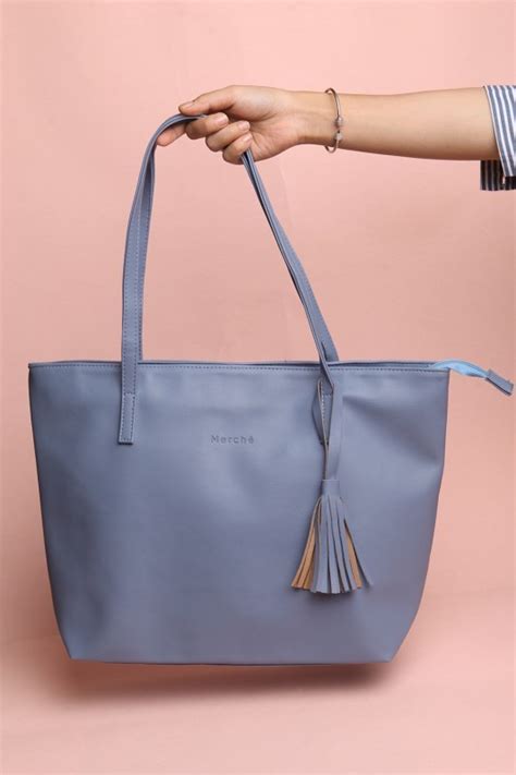 Louis vuitton merupakan brand tas wanita ternama yang berada dibawah naungan perusahaan luxury yang berasal dari paris prancis. 15 Merk Tas Wanita Lokal yang Bagus dan Berkualitas ...