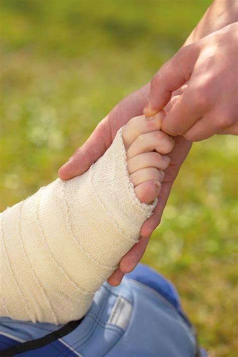 First Aid Tips For A Sprained Ankle Readers Digest