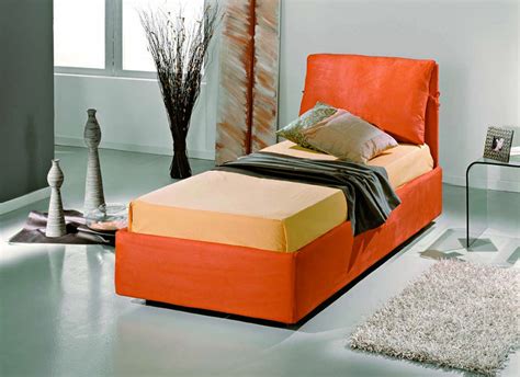 Alcuni dei nostri letti con contenitore sono realizzati con scaffali integrati nella struttura mondo convenienza catalogo camerette bambini stagione 2020 linee zona notte ideali garanzia 5 anni colori soluzioni armadi letti catalogo cartaceo online. Letti imbottiti con contenitore - Marta singolo