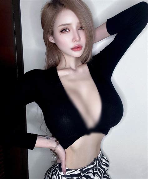 Thời Trang Khoe Body đẹp Từng Centimet Của Hot Girl Siêu Vòng 1