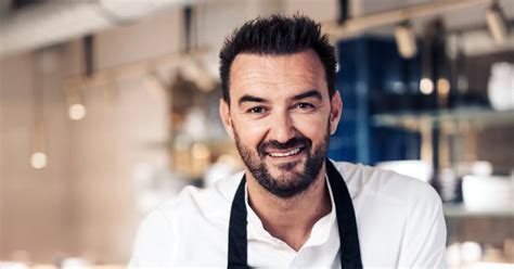 Cyril Lignac découvrez qui est la ravissante fiancée du célèbre chef
