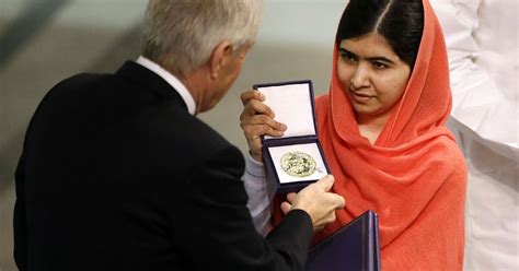 Malala yousafzai, henüz 18 yaşında bir kız. Nobelpreis an Malala: "Ihr Mut ist unbeschreiblich" | SN.at