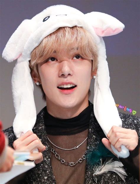 He was first introduced to the public on no mercy, on december 10, 2014, a show made to form monsta x. 이민혁 몬스타엑스 Lee Minhyuk Monsta X