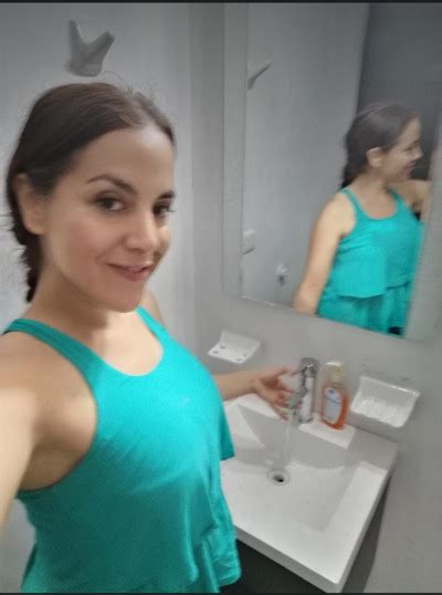 Gina From Monterrey Mexico Seeking For Man Rose Brides