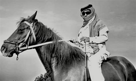 وكان الجاهليون الأقدمون عموماً أشد ميلاً من غيرهم إلى هذا النوع من التفخيم ونشر المناقب طمعا في المال أو القرب. شعر عن الرجال الانذال , قصيدة عن الرجال الاوفياء , اشعار ...