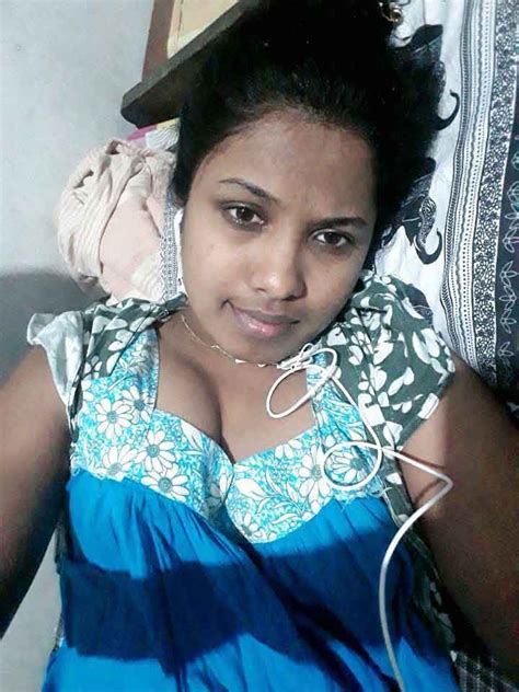 Busty Sri Lankan Horny Girl Big Boobs Selfie Fav Bees