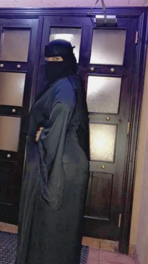 Pin By Syed Shahid Naqvi On Burqa Aunties In 2021 Beautiful Arab Women Beautiful Iranian