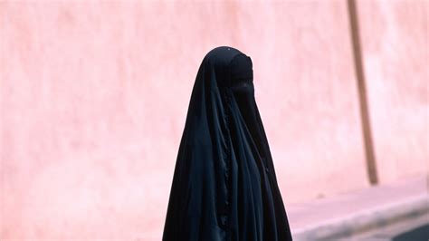 Canada Face Covering Ban Muslim Women Zunera Ishaq Teen Vogue