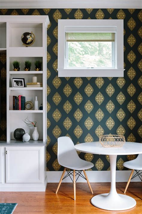 A Charmingly Wallpapered Home In Chicago Rue Living Room Decor