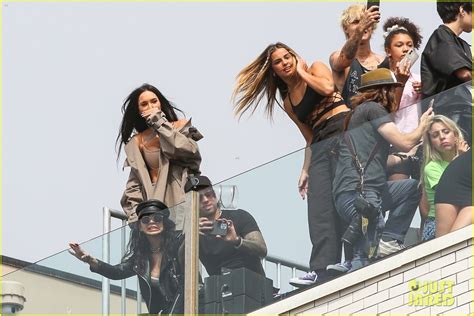 Megan Fox Kourtney Kardashian Addison Rae Attend Machine Gun Kelly Travis Barker S Rooftop