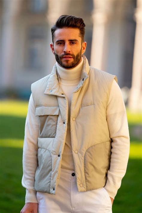 Les cheveux du beau david beckham sont ici coiffés de façon impeccable. Coiffure pour homme : les coupes de cheveux tendance en ...