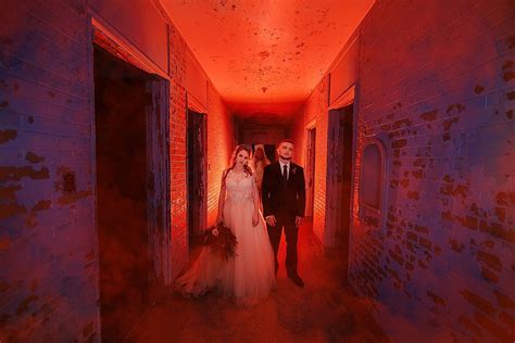 Michigan Couple Had Creepy Halloween Wedding At Abandoned Asylum