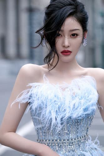 China Entertainment News Actress Yang Rong Poses For Fashion Magazine