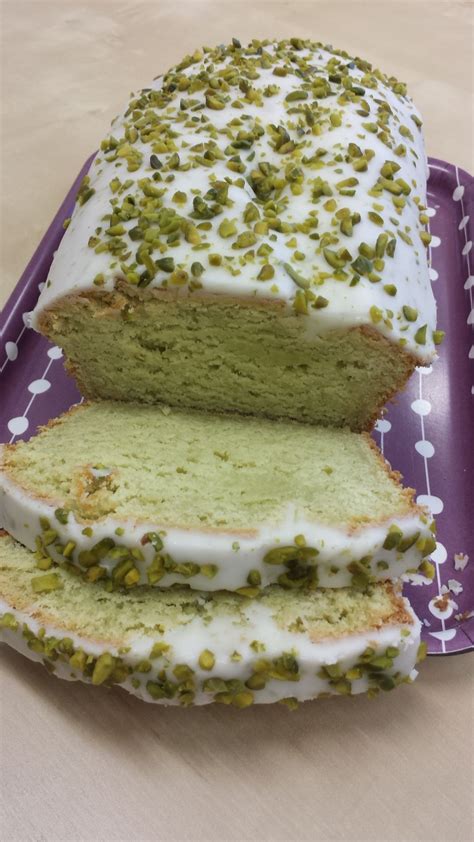Maybe you would like to learn more about one of these? Avocadokuchen mit Limettenguss und Pistazien | Avocado ...