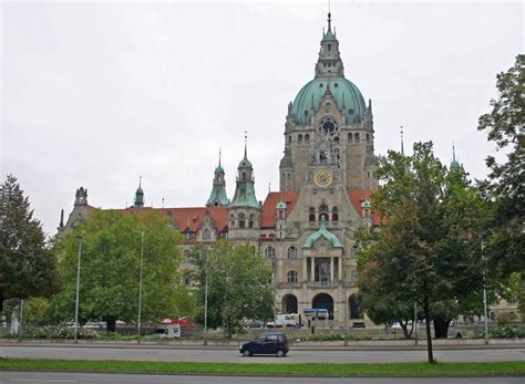The New Town Hall Hannover Germany New Town Barcelona Cathedral