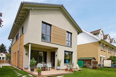 Fertighaus bungalow ambience 88 v2 mit satteldach bien zenker. Schmales Einfamilienhaus mit Satteldach - Leben am ...