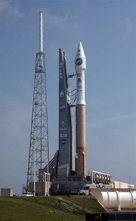 Filelro Lcross Atlas V Centaur Rocket At Launch Complex 41