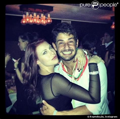 The barbara berlusconi and alexandre pato love story continues after their first public kiss and more than one occasion spotted together in public. Alexandre Pato passa virada de ano nos braços da namorada ...