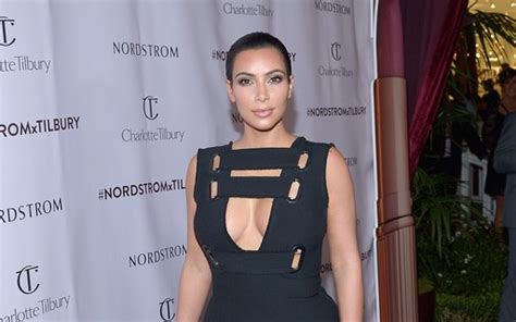 Kim Kardashian Investe No Decote Generoso Durante Evento Quem QUEM News