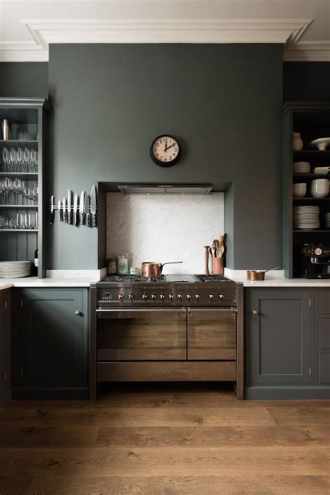 Article byhouse & home 13k black kitchen cabinetskitchen topsblack kitchensnew kitchenhome kitchensgreen cabinetskitchen blackfloors kitchenwhite cabinets 2018 Cabinet Design Trends for Your Kitchen | L'Essenziale