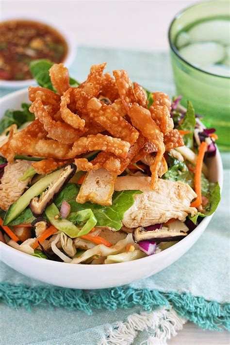 Say hello to a rainbow of crunchy veggies, chicken, and noodles tossed in a gingery dressing that will knock your socks off. Chinese Chicken Salad (Super Healthy Recipe) - Rasa Malaysia