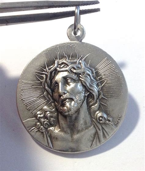 The Holy Face Of Christ Ecce Homo Medal Made In High Relief Igj