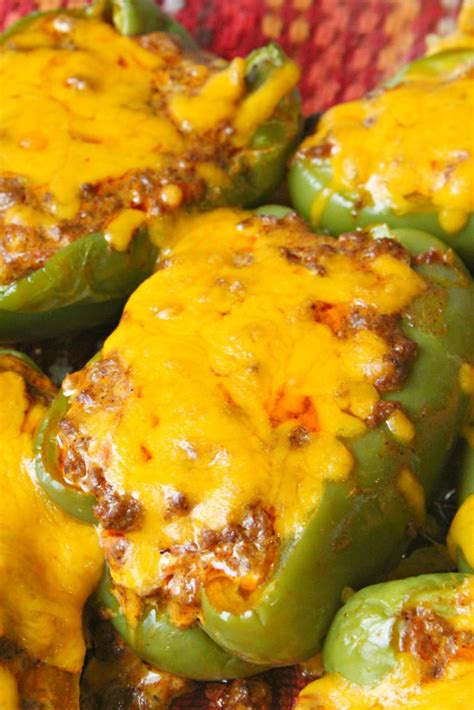 Stuffed peppers are incredibly easy to make and taste great! Keto Taco Stuffed Peppers | Ten at the Table