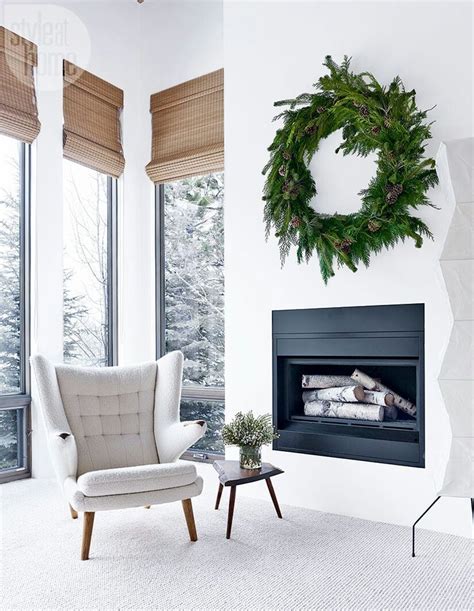 I Like The Simplicity Of The Wreath Above The Fireplace Christmas