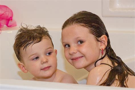 How To Decide When Siblings Should Stop Bathing Together Popular Parenting News Week Of April