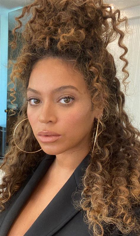 𝐊 𝐞 𝐢 𝐫 𝐲 ♡🐝 On Twitter In 2021 Beyonce Hair Beyonce Queen Curly