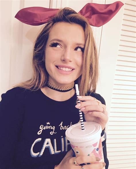 Choker Necklaces Are Having A Moment Bella Thorne Bella Thorne