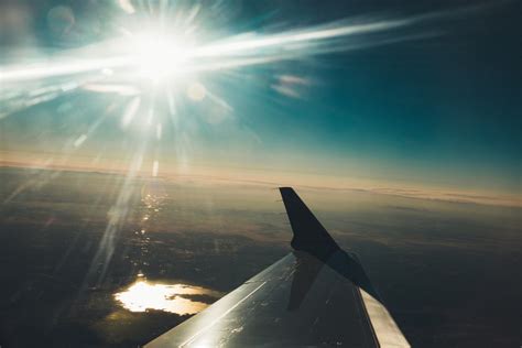 無料画像 地平線 翼 雲 日の出 太陽光 夜明け 飛行機 航空機 反射 車両 フライト 宇宙空間 地球の雰囲気