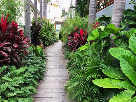 Follow these easy garden design ideas to transform outdoors. Beautiful Tropical Garden Design Ideas You Must Have 25 ...