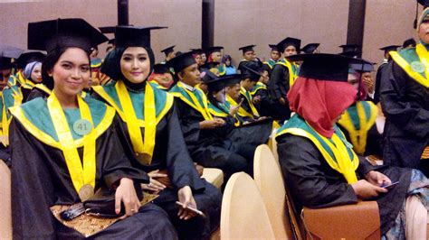 Foto : Wisuda Sarjana Ekonomi dari Prodi Akuntansi dan Manajemen STIE