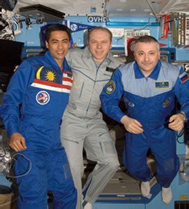 Fue enviado al espacio el 10 de octubre de 2007 a bordo de la astronave soyuz tma 111 para una misión en la estación espacial int … Kenown: According to NASA, Datuk Dr. Sheikh Muszaphar ...