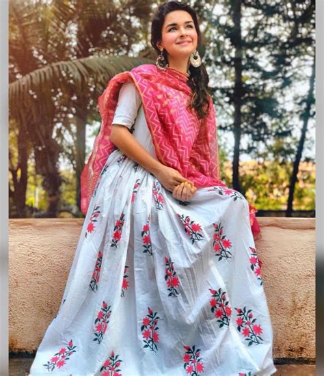 Anushka Sen Ashi Singh And Avneet Kaur Look Resplendent In Traditional Outfits Oye420