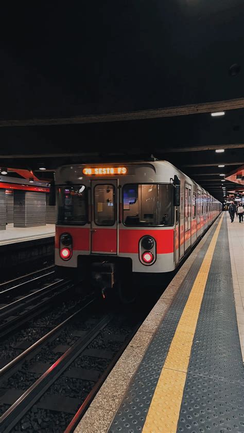 Grande Libbre Ferro Milano Centrale Navigli Metro Intensivo Deluso Come