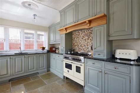 Traditional Shaker Kitchen With Raised And Fielded Panels Traditional