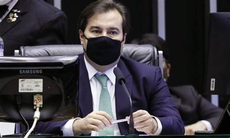 Rodrigo Maia diz que é grave Bolsonaro tratar de hidroxicloroquina e